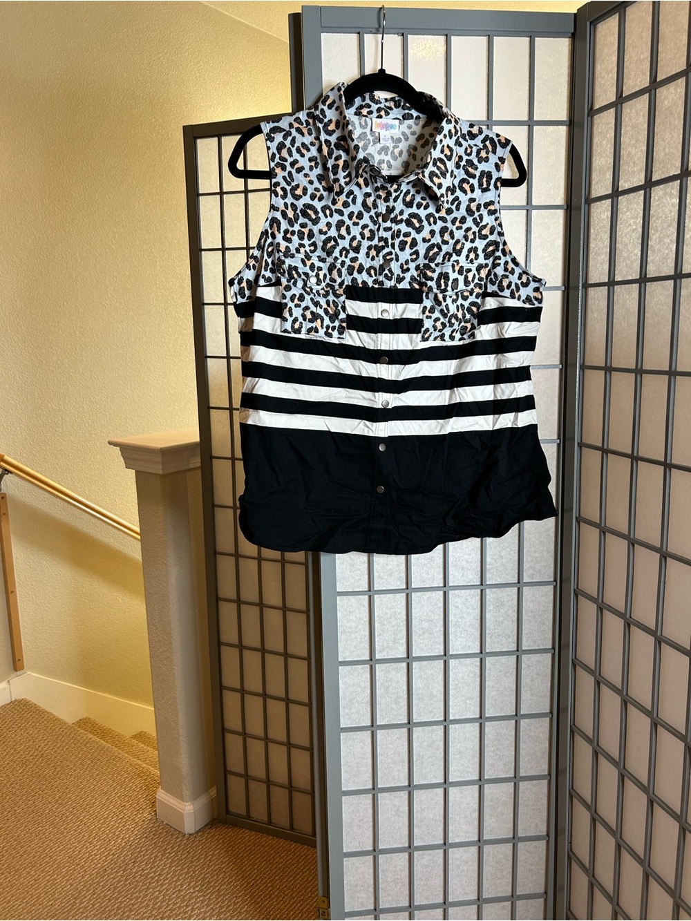 NWT LuLaRoe Roxanne Sleeveless Button-Down Top in Black, White & Brown Leopard